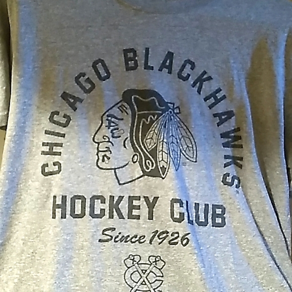 Chicago Blackhawks T-SHIRT SIZE:MEDIUM - Picture 1 of 3